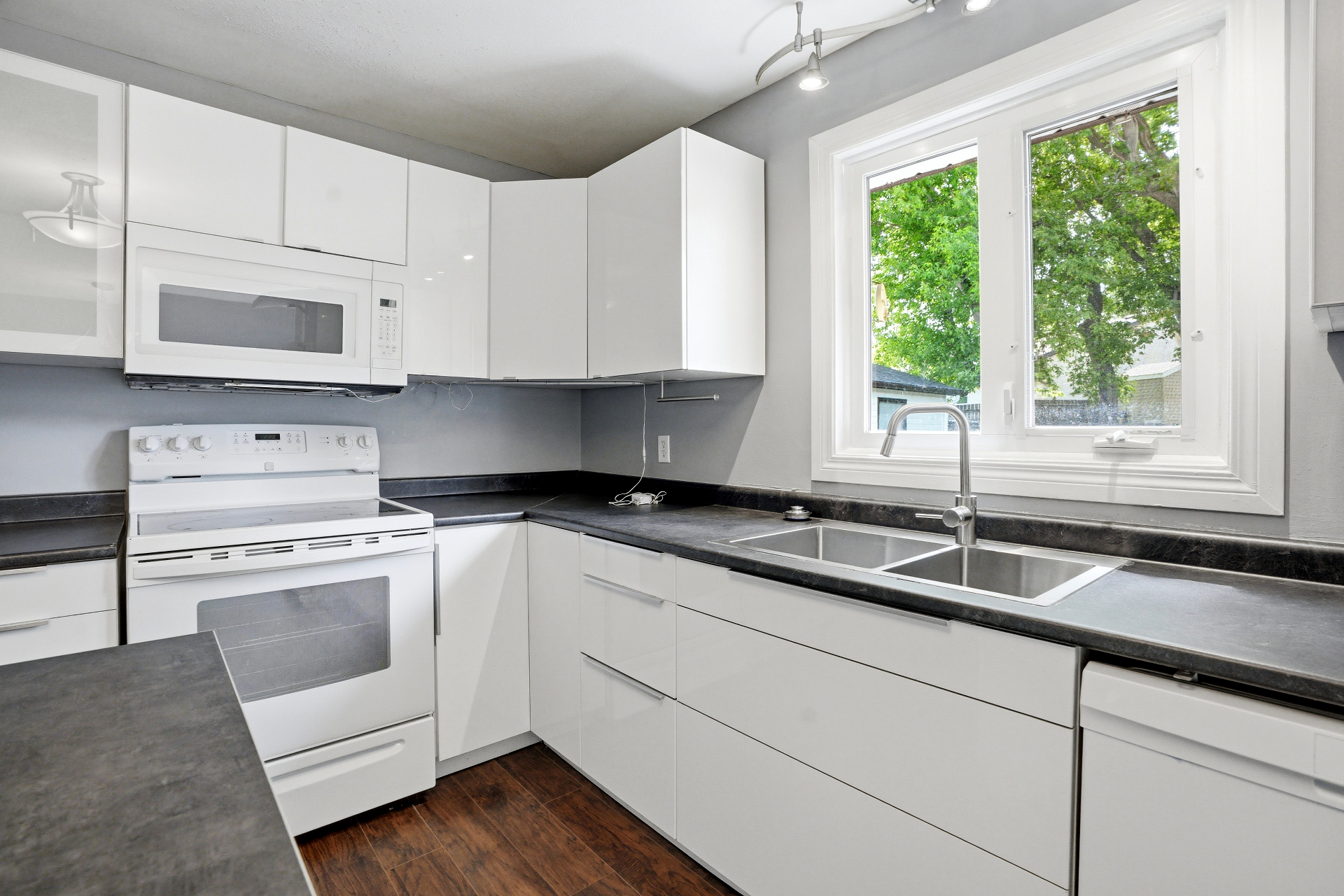 Wildwood 五房三卫独立屋出售| 135 Penryn Cres | 林与唐地产 - 8
